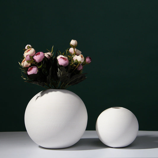 Nordic Modern White Ceramic Vase with Dried Flowers